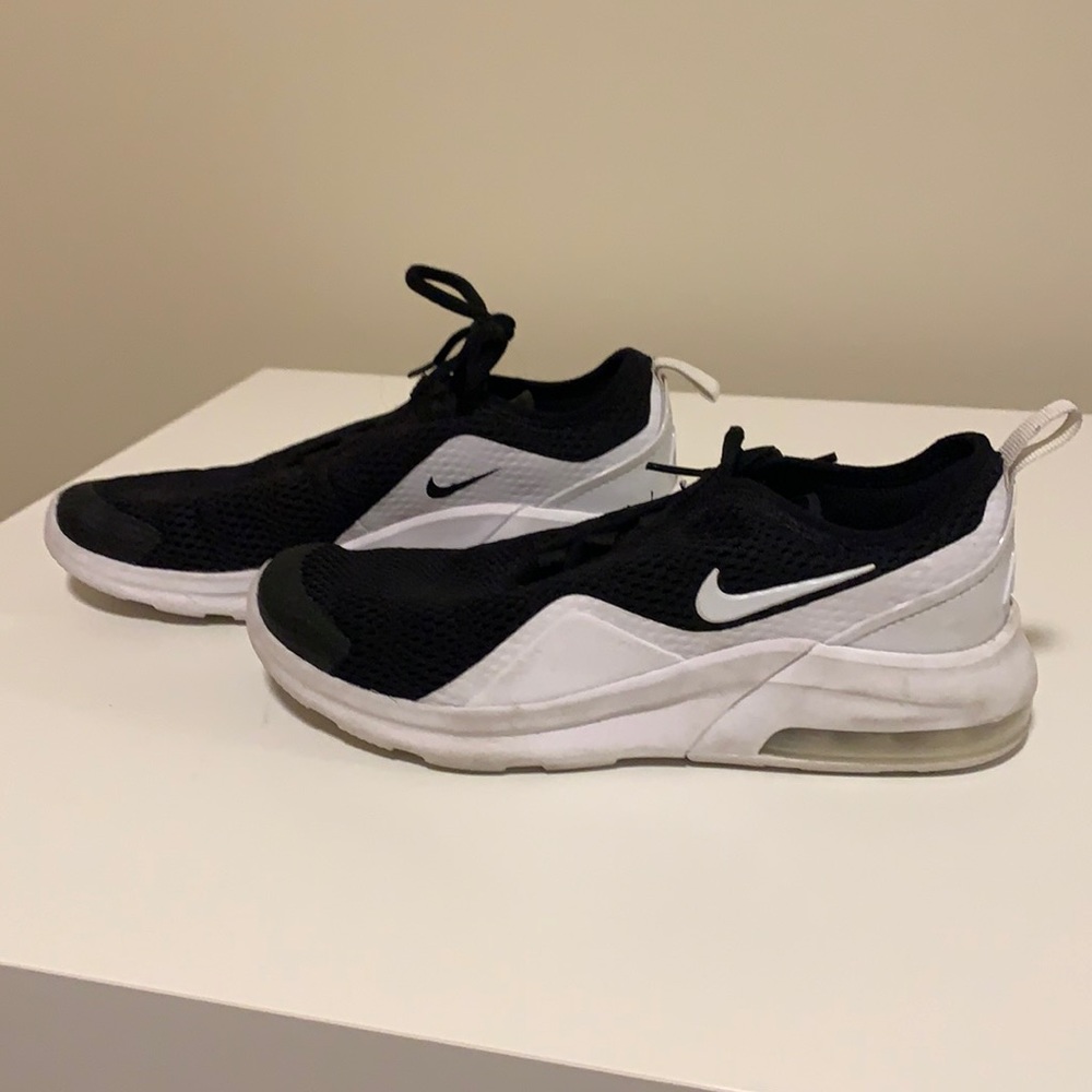 Nike 5Y black shoes